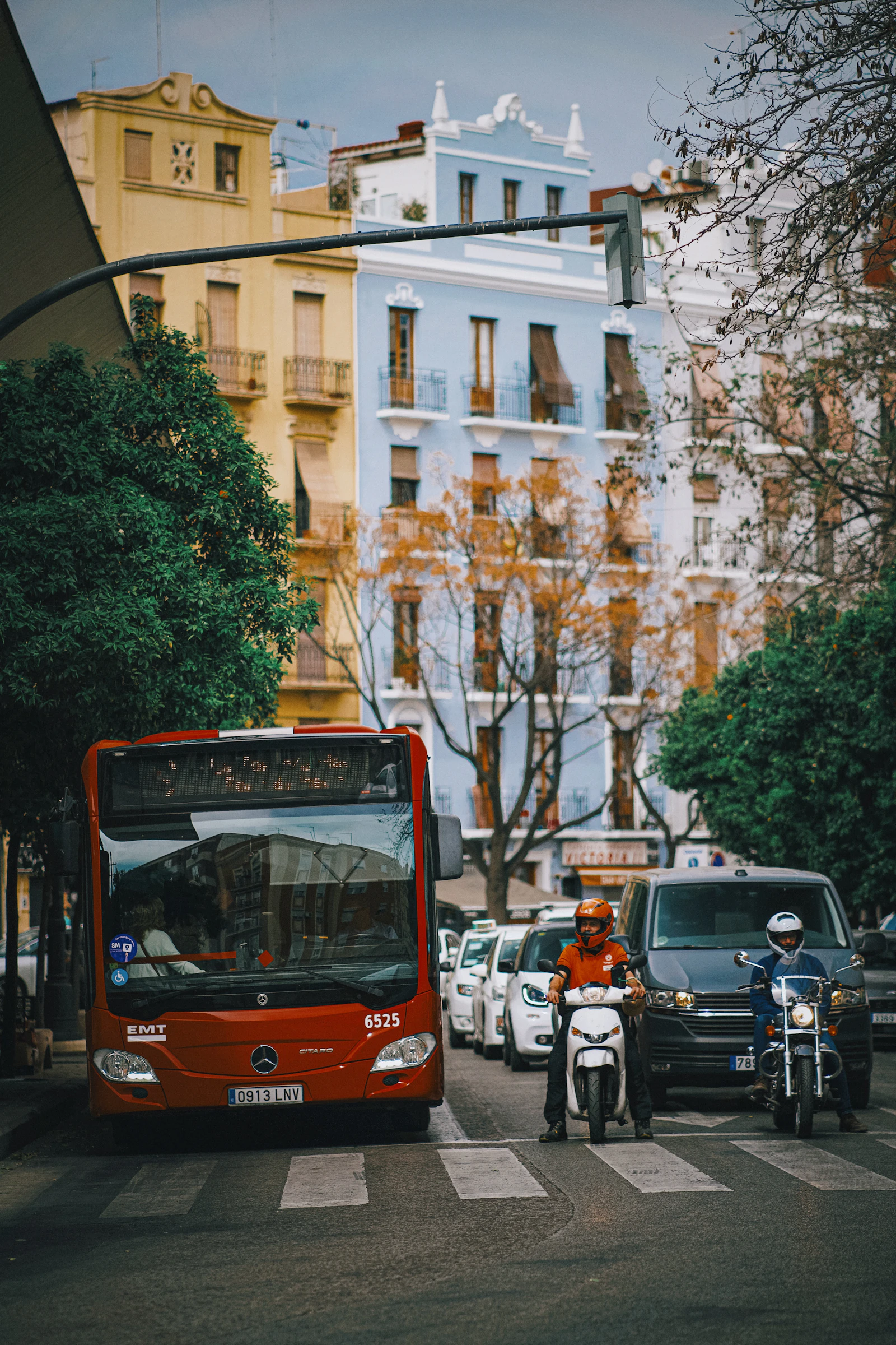 Bus and traffic moving through a Valencia city street