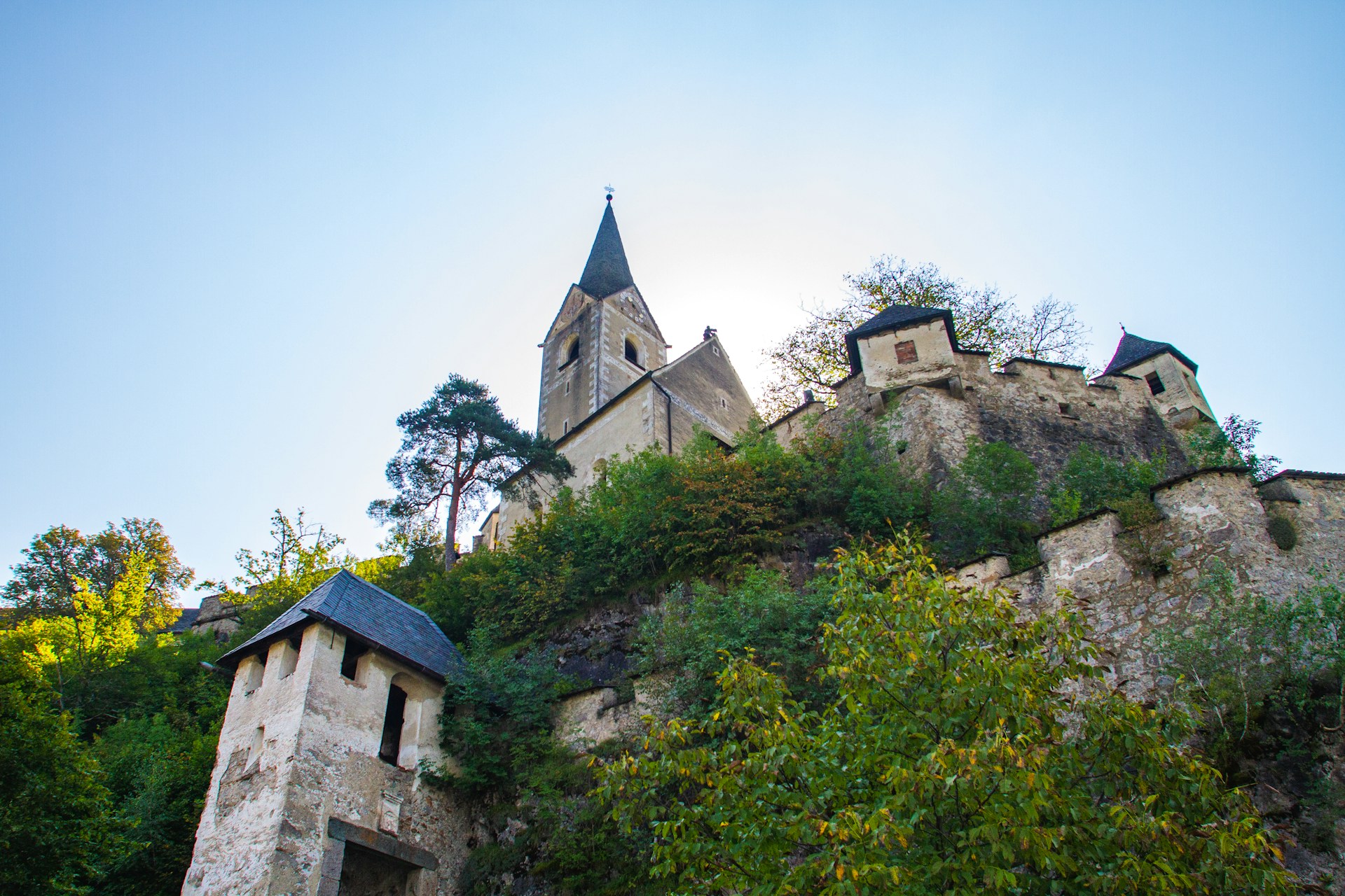 gray computer monitor