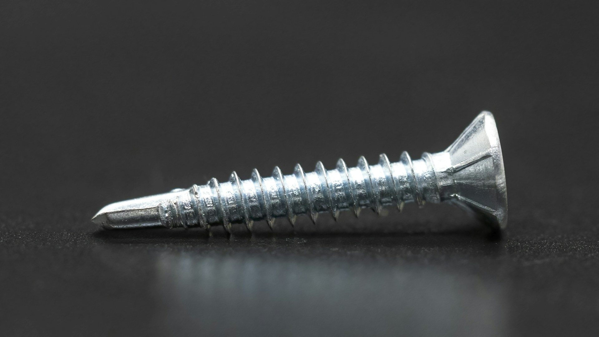 gray computer monitor