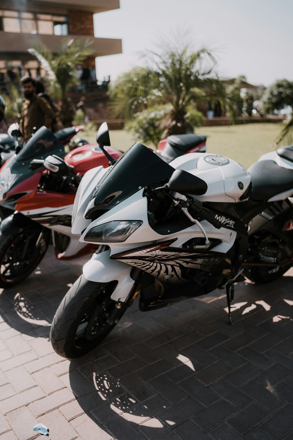 a row of motorcycles parked next to each other