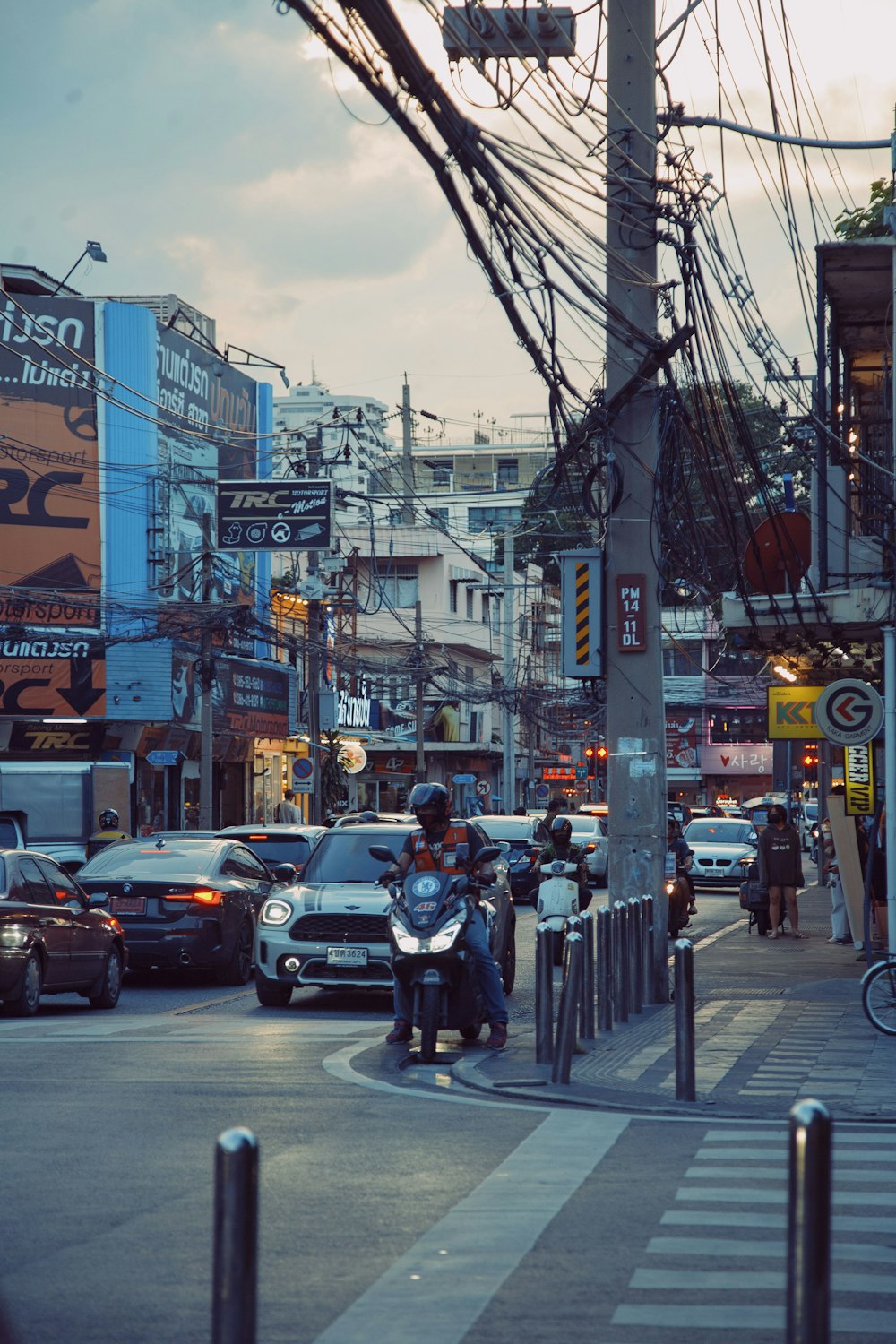 a city street filled with lots of traffic