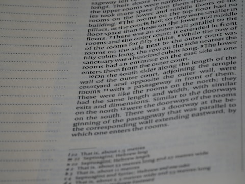 A close-up of a page from a book, with text in columns. The text is printed on an off-white background, with dotted horizontal lines in the margin. The focus is mainly on the right side of the page, which contains detailed descriptions of architectural elements.
