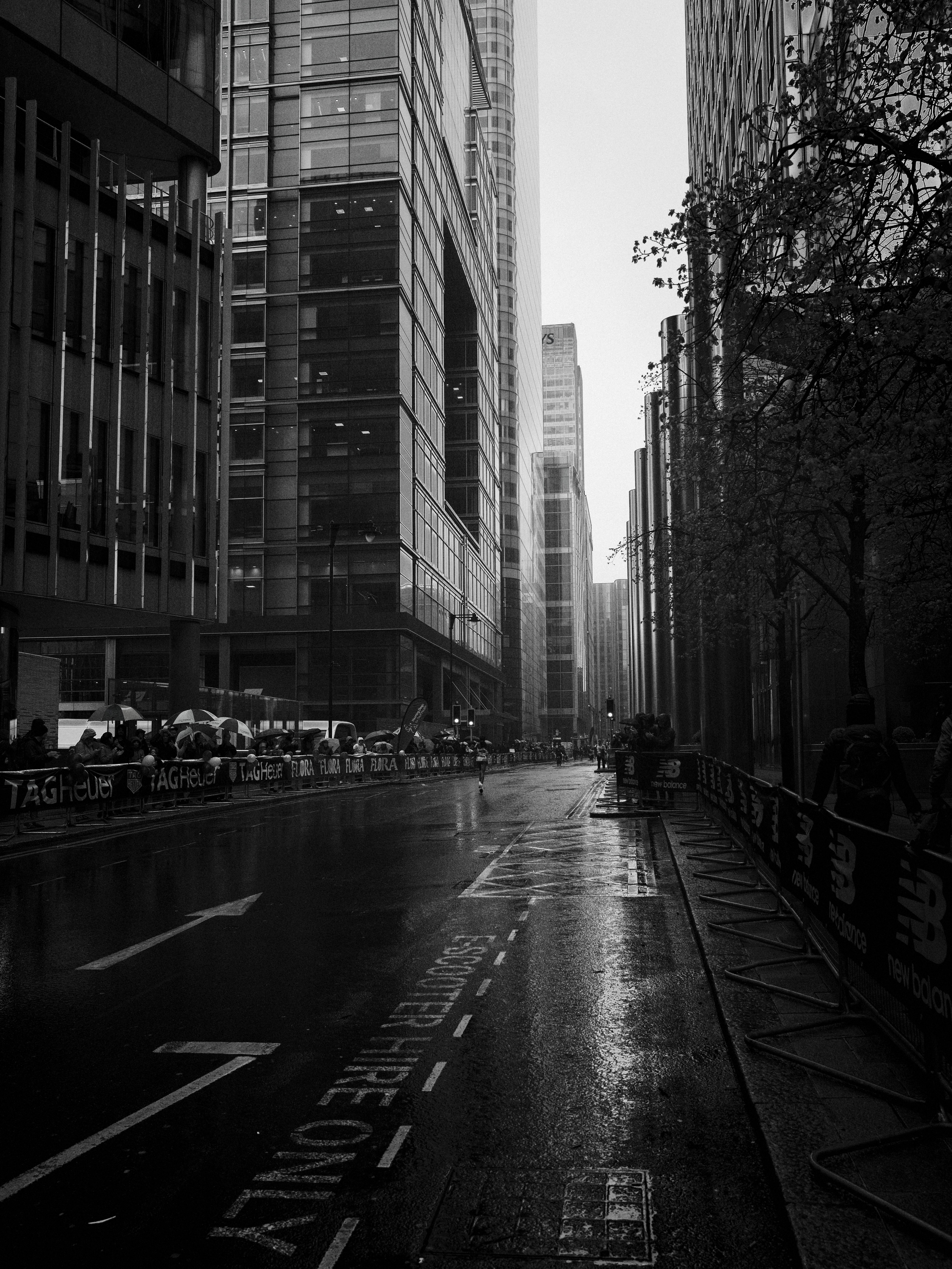a black and white photo of a city street