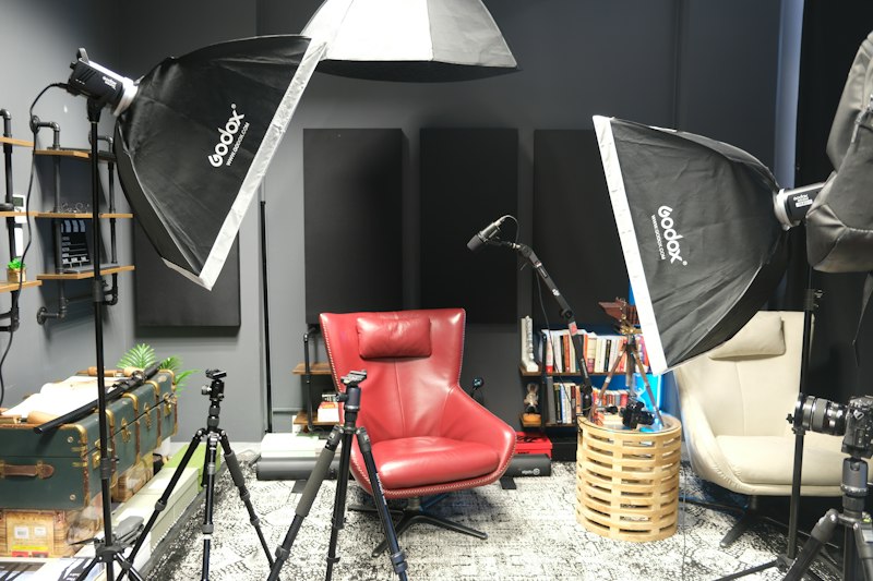 Đồng hồ chụp trên nền trắng sạch trong lightbox