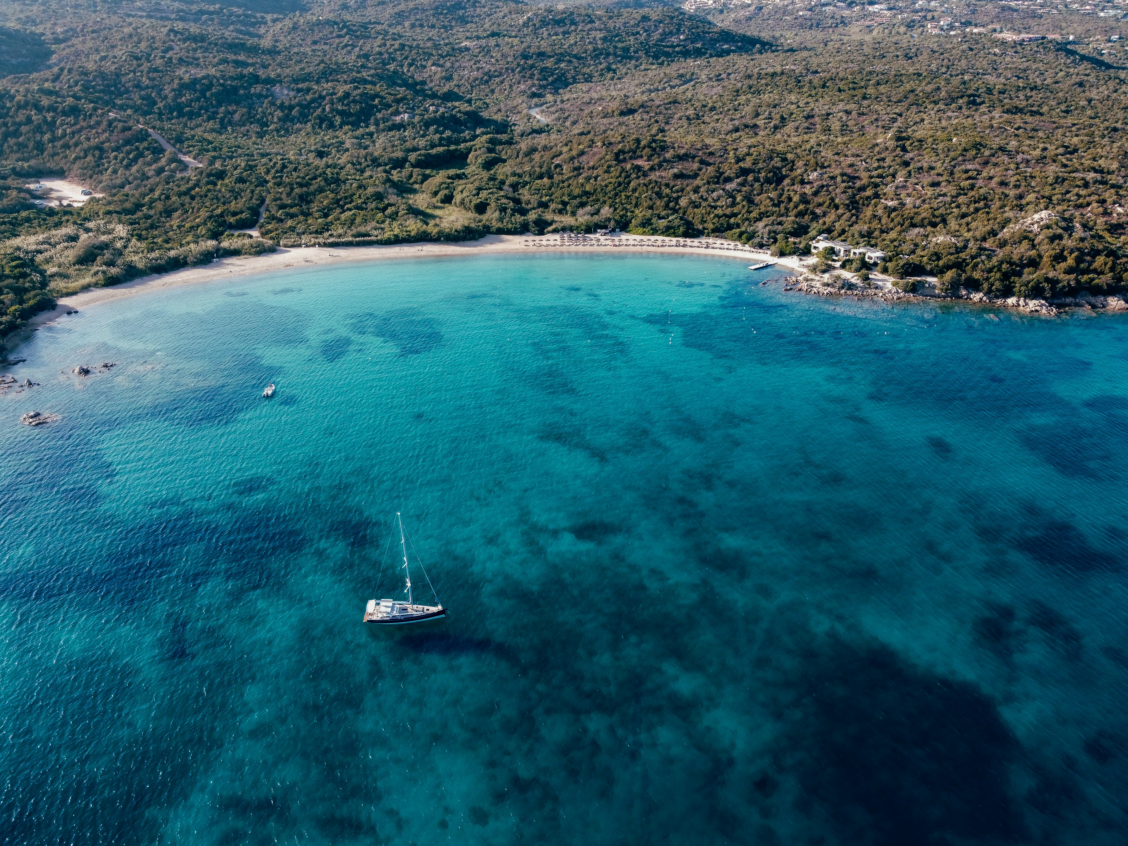 le 10 più belle spiagge della sardegna del nord (nella foto il mare limpido della costa smeralda)