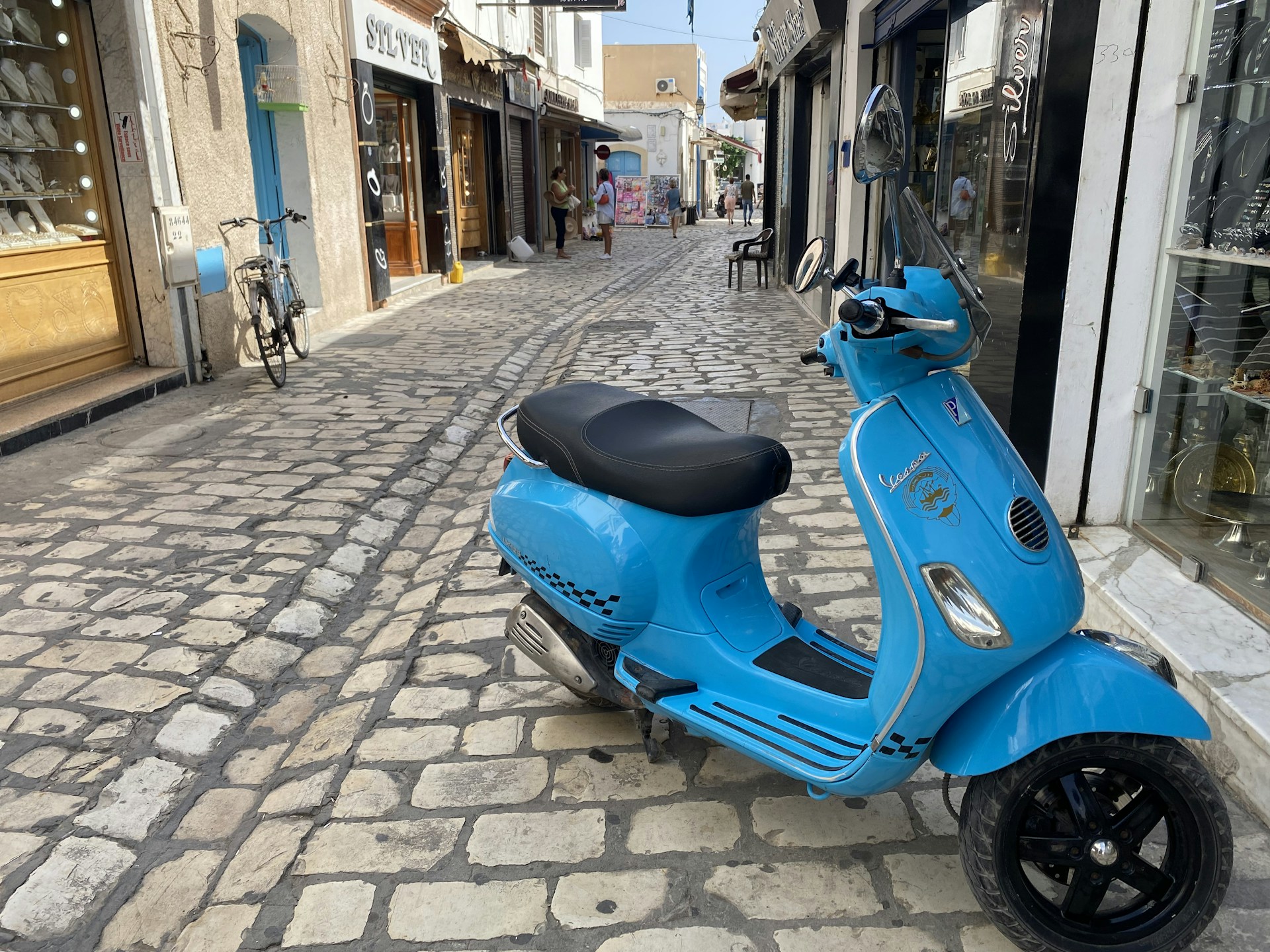 gray computer monitor