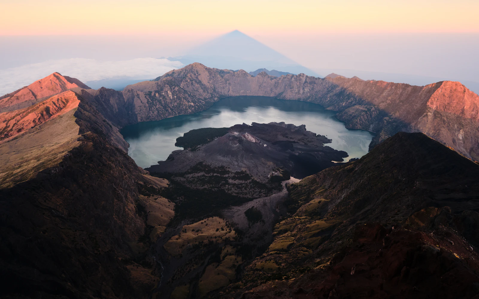 4-Day Mount Rinjani Summit & Segara Anak Lake Trek