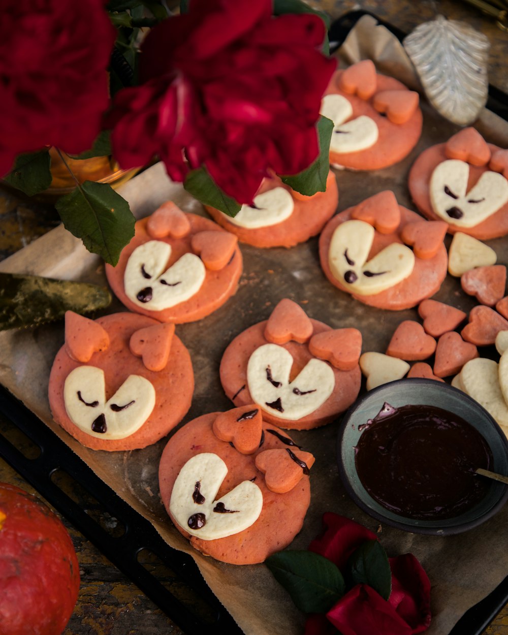 a tray of cookies decorated like teddy bears