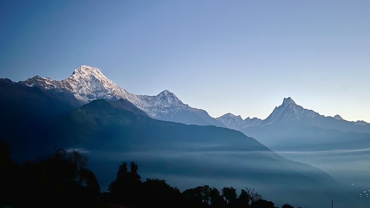 A serene view of Shimla’s Himalayan peaks at sunrise, symbolizing clarity and new beginnings.