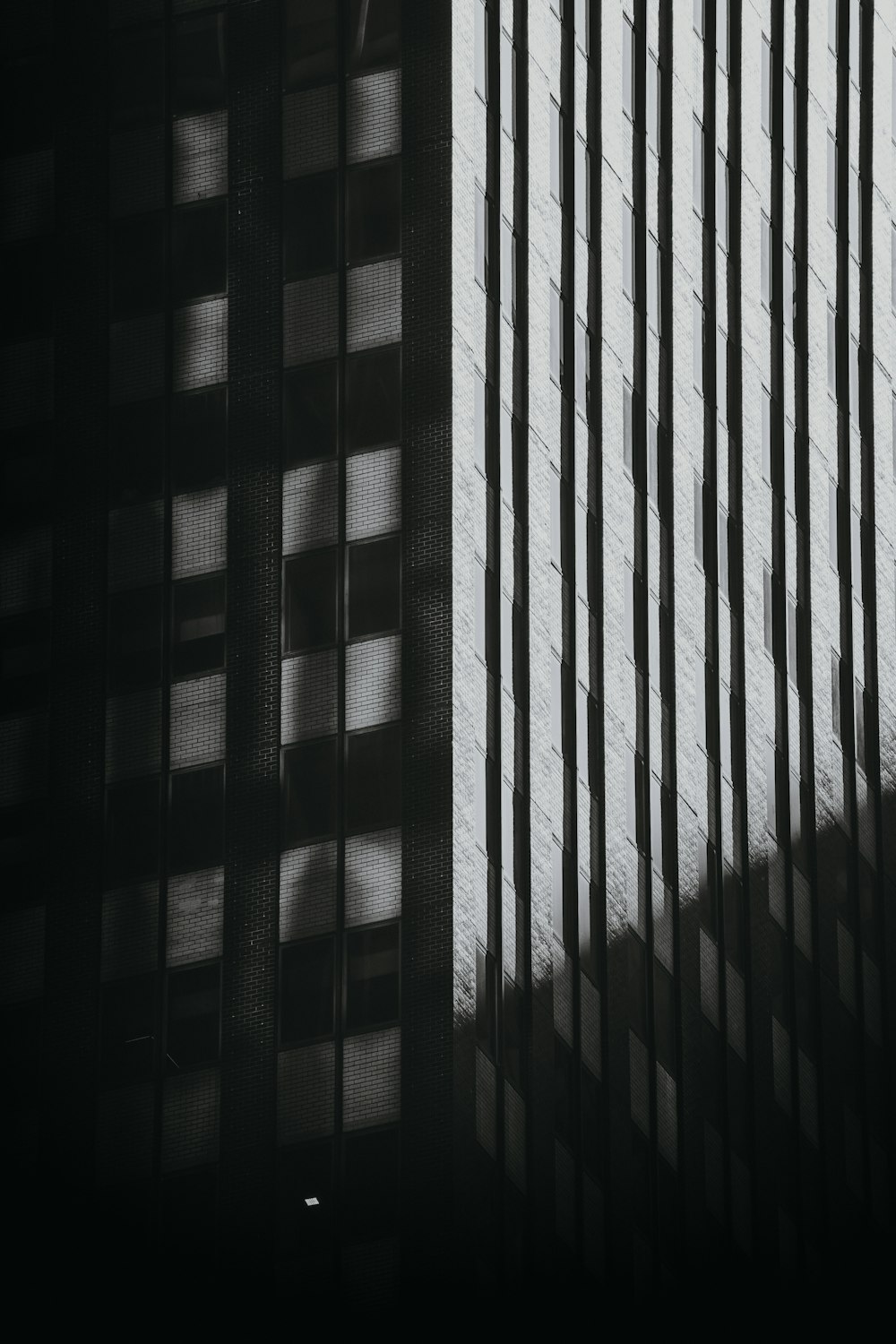 a black and white photo of a tall building