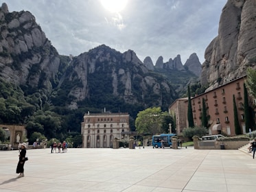 A scenic view of Comuna 13 during a guided tour.