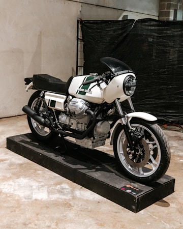 Creating Your Ultimate Moto Guzzi V7 Website