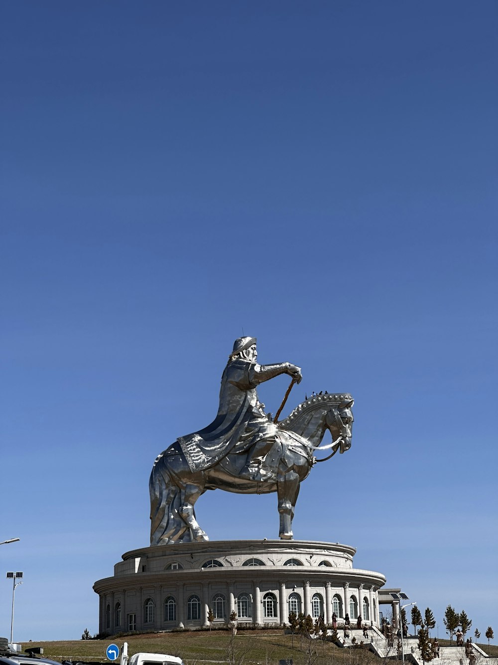 a statue of a man on a horse in front of a building