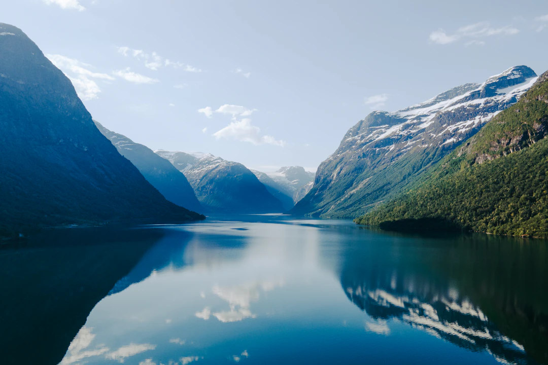 28-Day Africa & Oceania Budget Route: Mountains & Fjords
