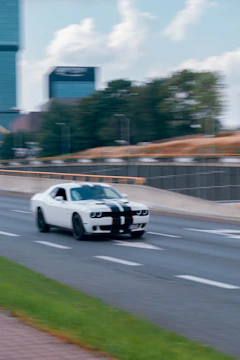 Illustration of a fast-paced racing game on city streets.