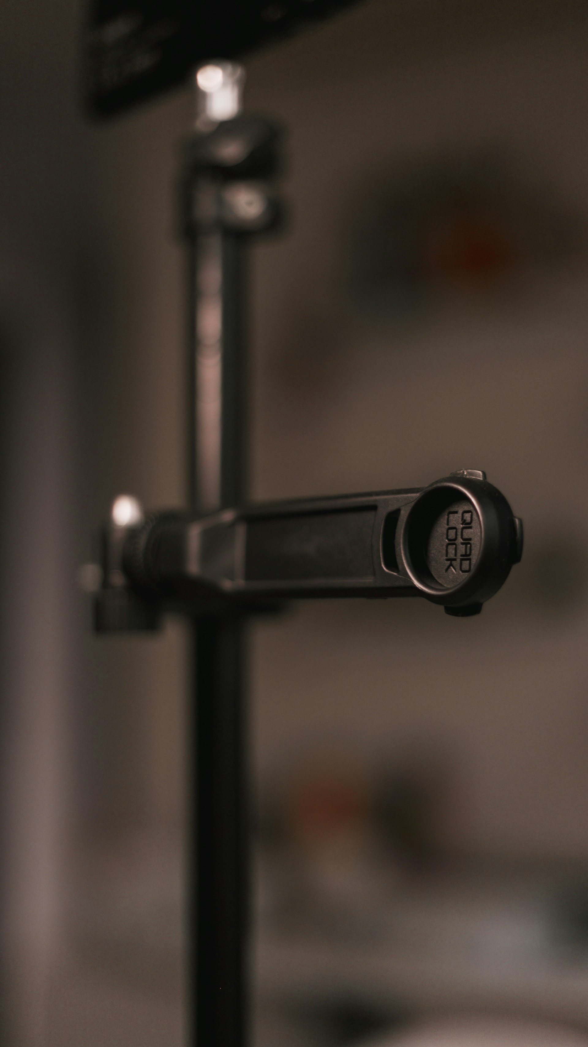 gray computer monitor