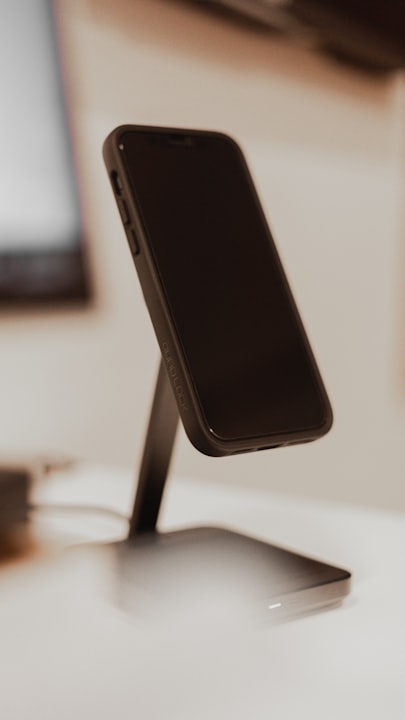 Suporte para celular na mesa
