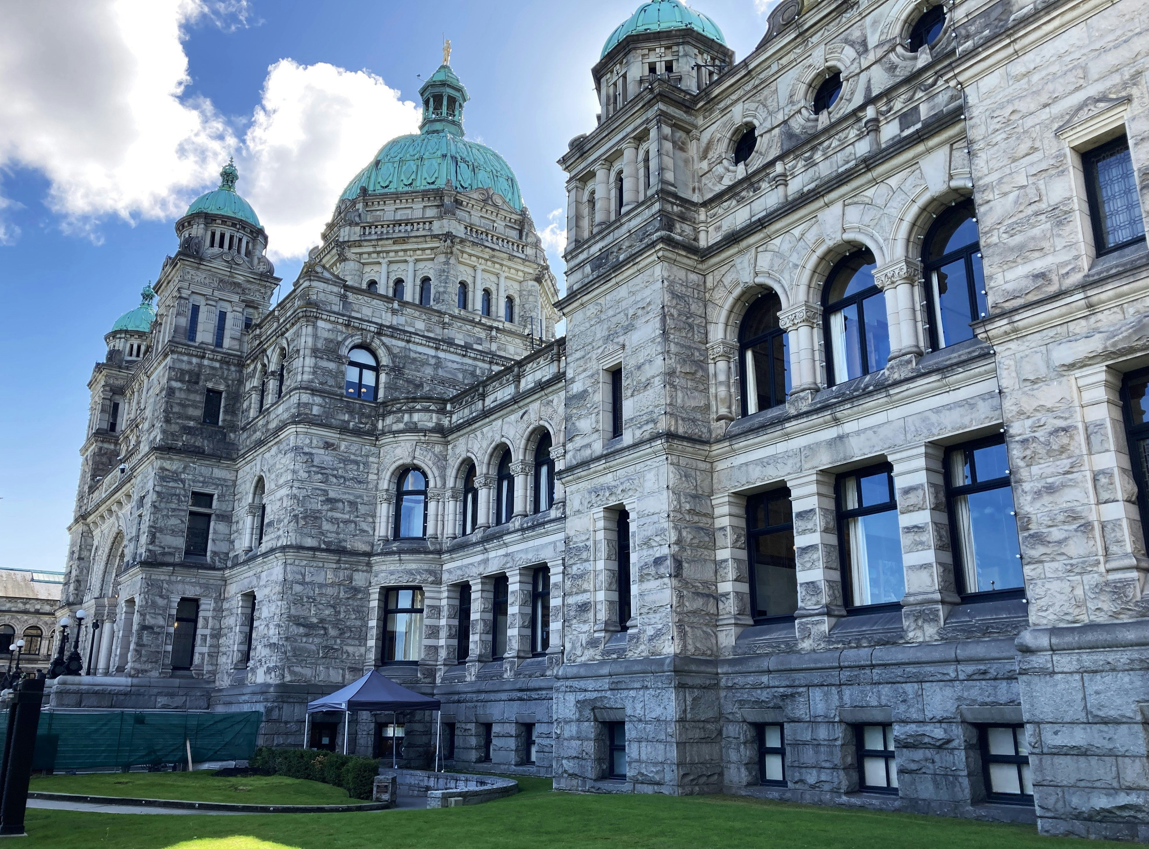 a large stone building with a green dome, Legislative Assembly of British Columbia, Victoria, BC, Canada