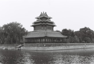 An old black-and-white photo showing the original Xingnan Temple building in the 1970s.