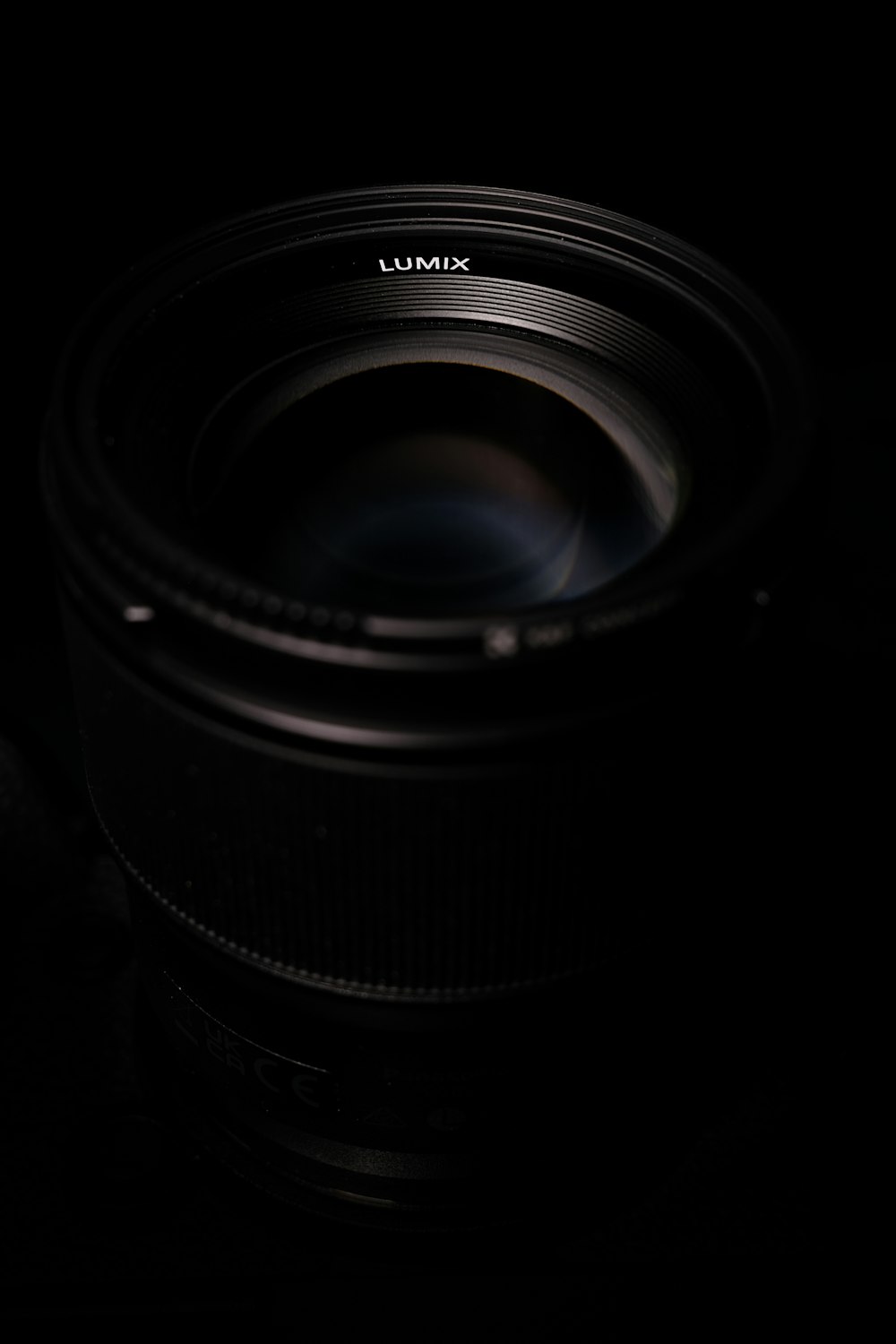 a close up of a camera lens in the dark