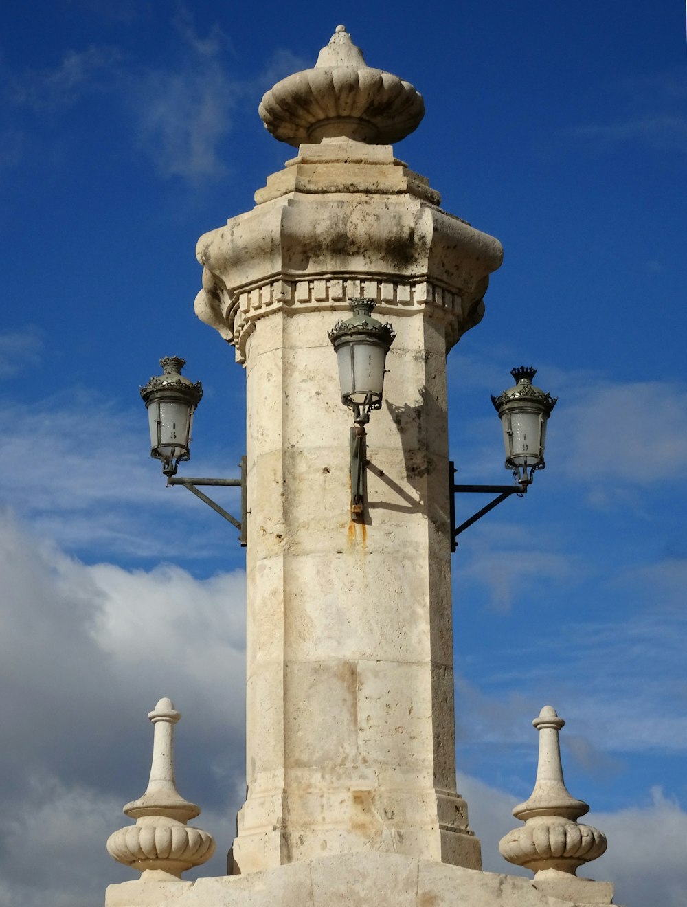 a light pole with two lamps on top of it