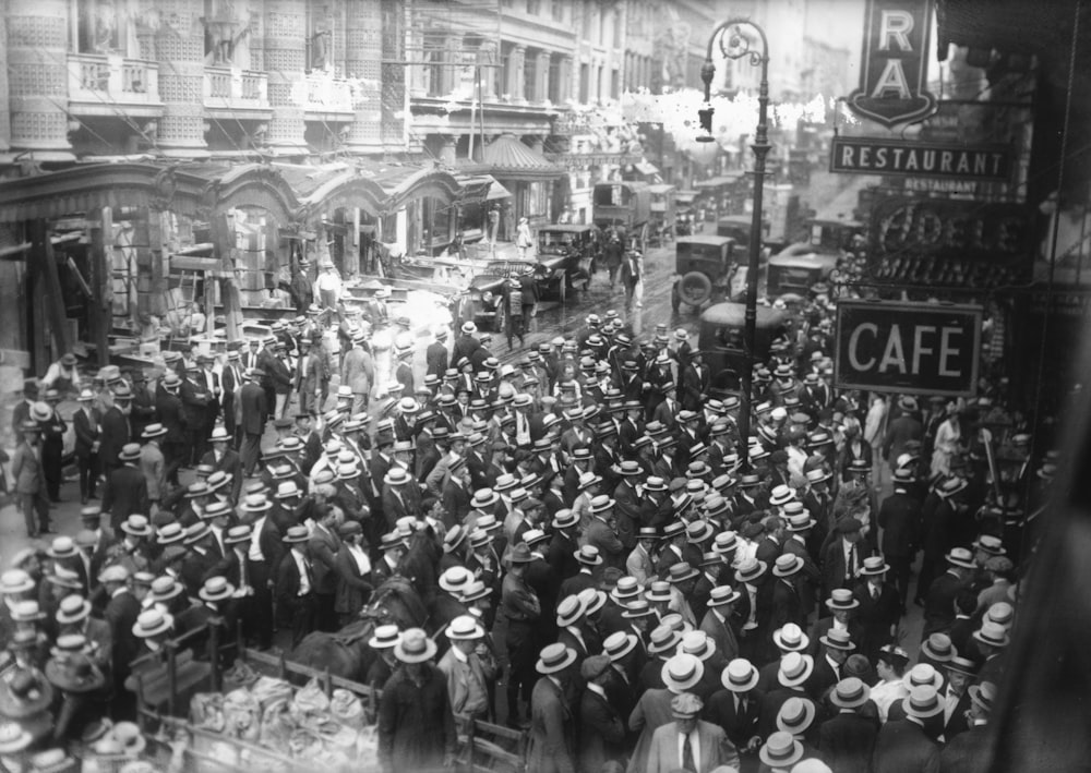 Actors' strike, New York. Crowd of striking actors on 45th Street, New York City.