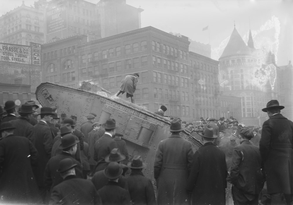 Carro armato nello scavo del Palazzo di Giustizia di New York. Carro armato britannico Britannia che prestò servizio sul fronte delle Fiandre nella prima guerra mondiale.