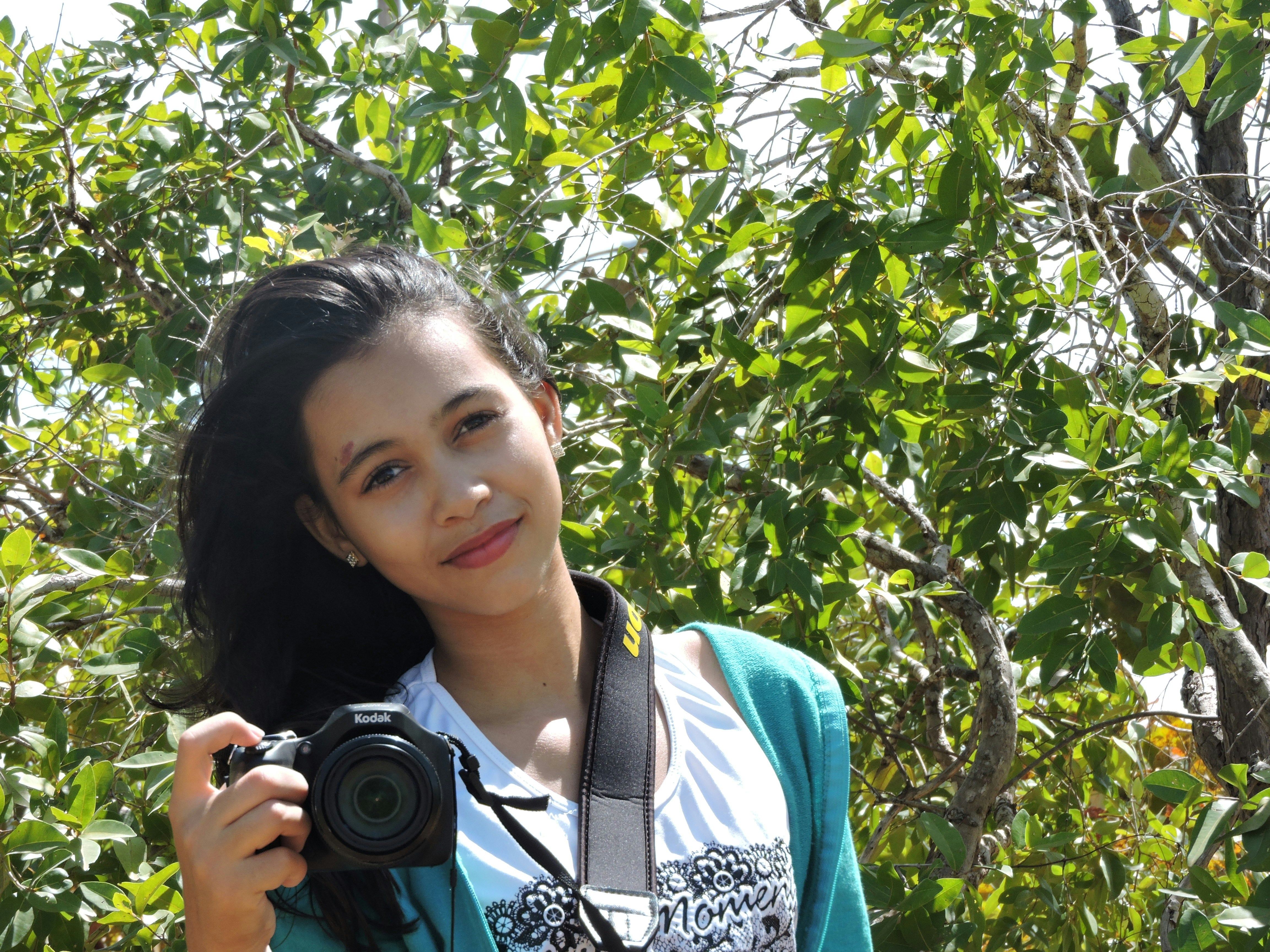 Minha filha Isabela Kendryan e sua câmera, fotografando a natureza em Palmas TO