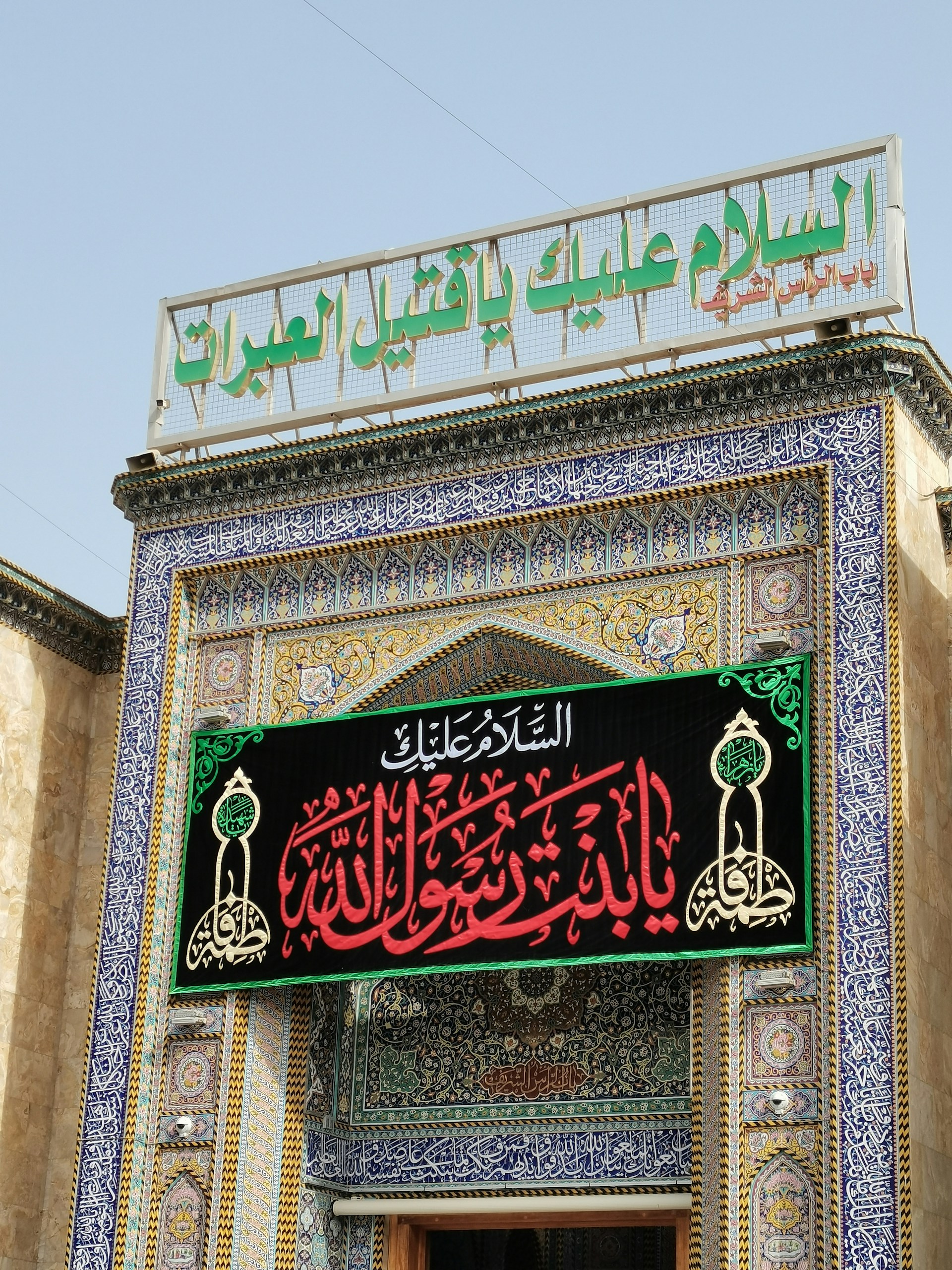 gray computer monitor