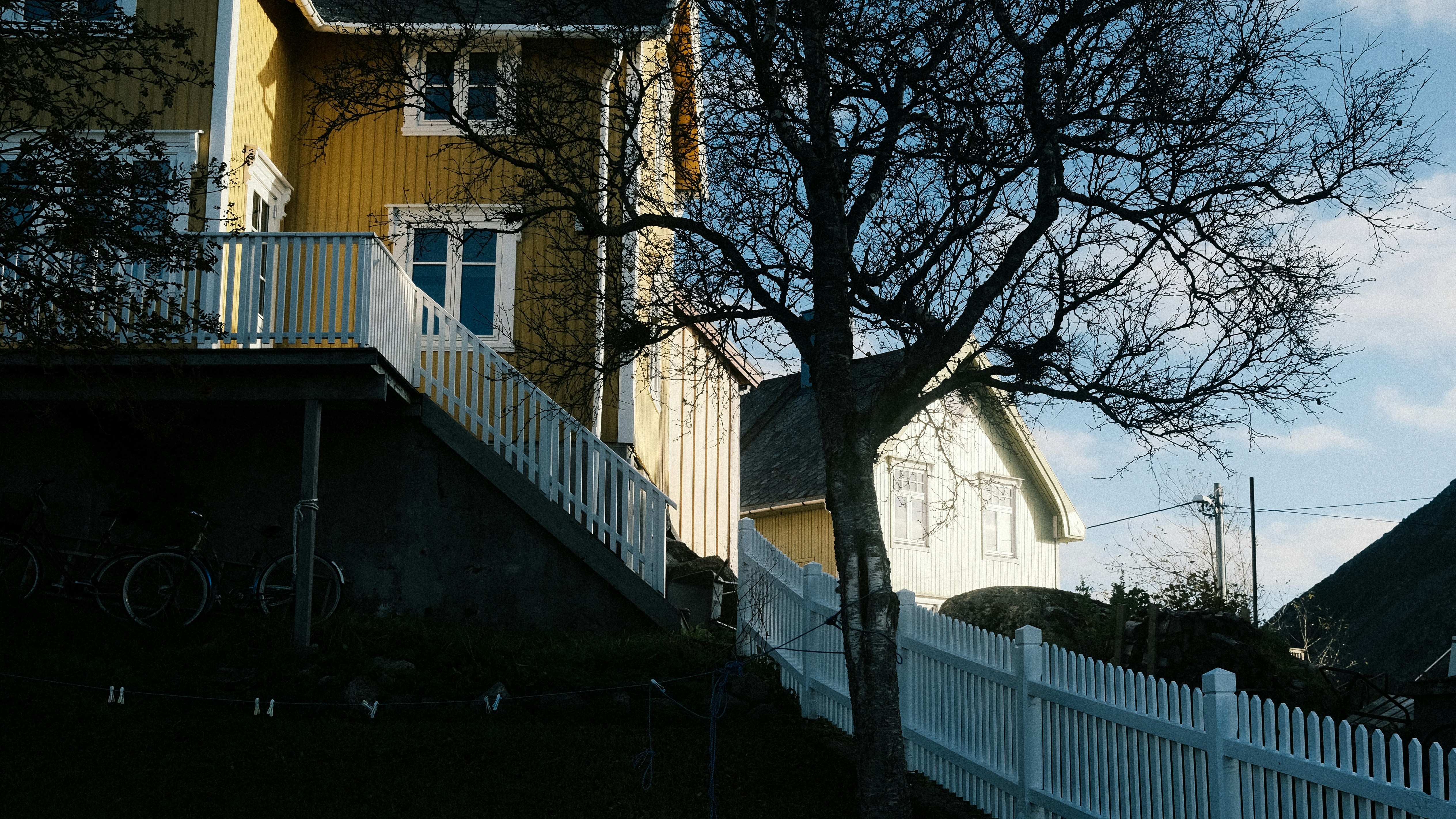 5 Coastal Spring Lakehouse Tablescape Themes You’ll Love