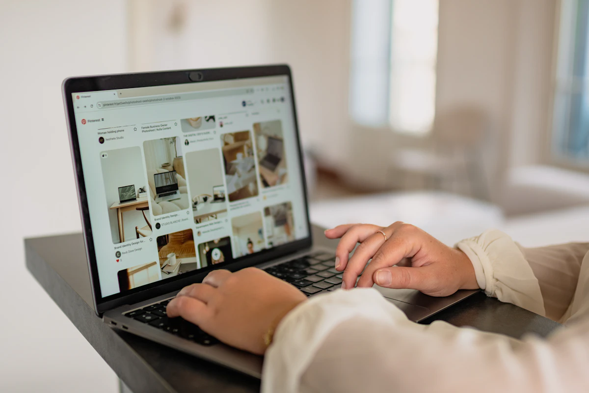 IT professional providing onsite Lenovo device support