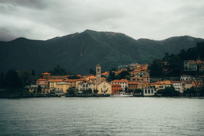 Scenic view of Pátzcuaro lake with charming lakeside homes.