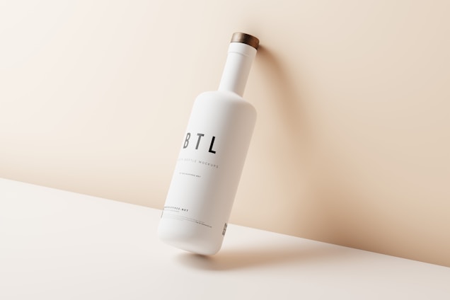 Close-up of a sleek black bottle of Lift Detox Black surrounded by fresh natural ingredients on a wooden table.