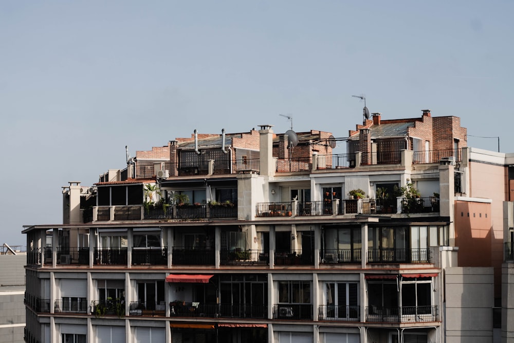 a tall building with lots of balconies on top of it