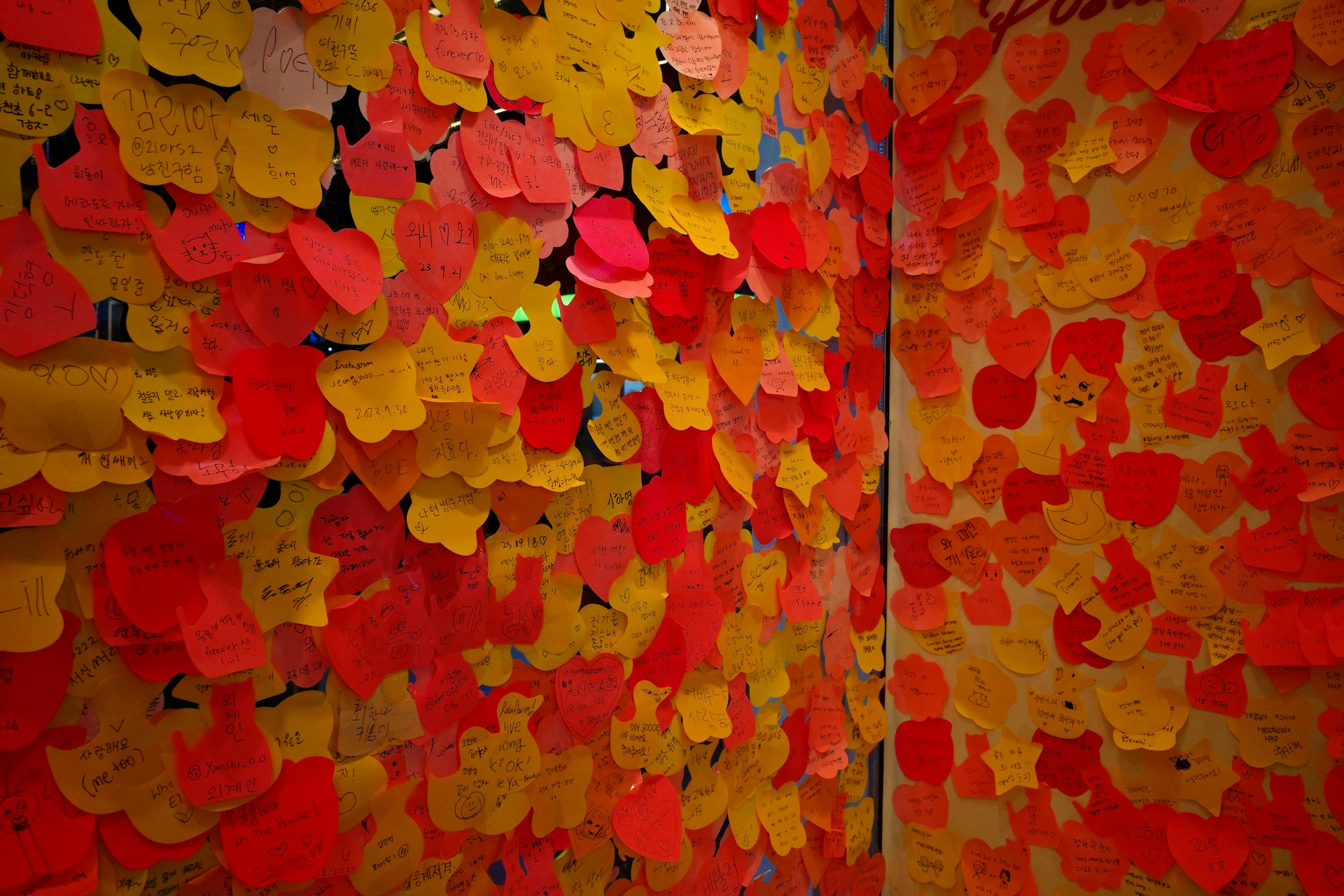 gray computer monitor