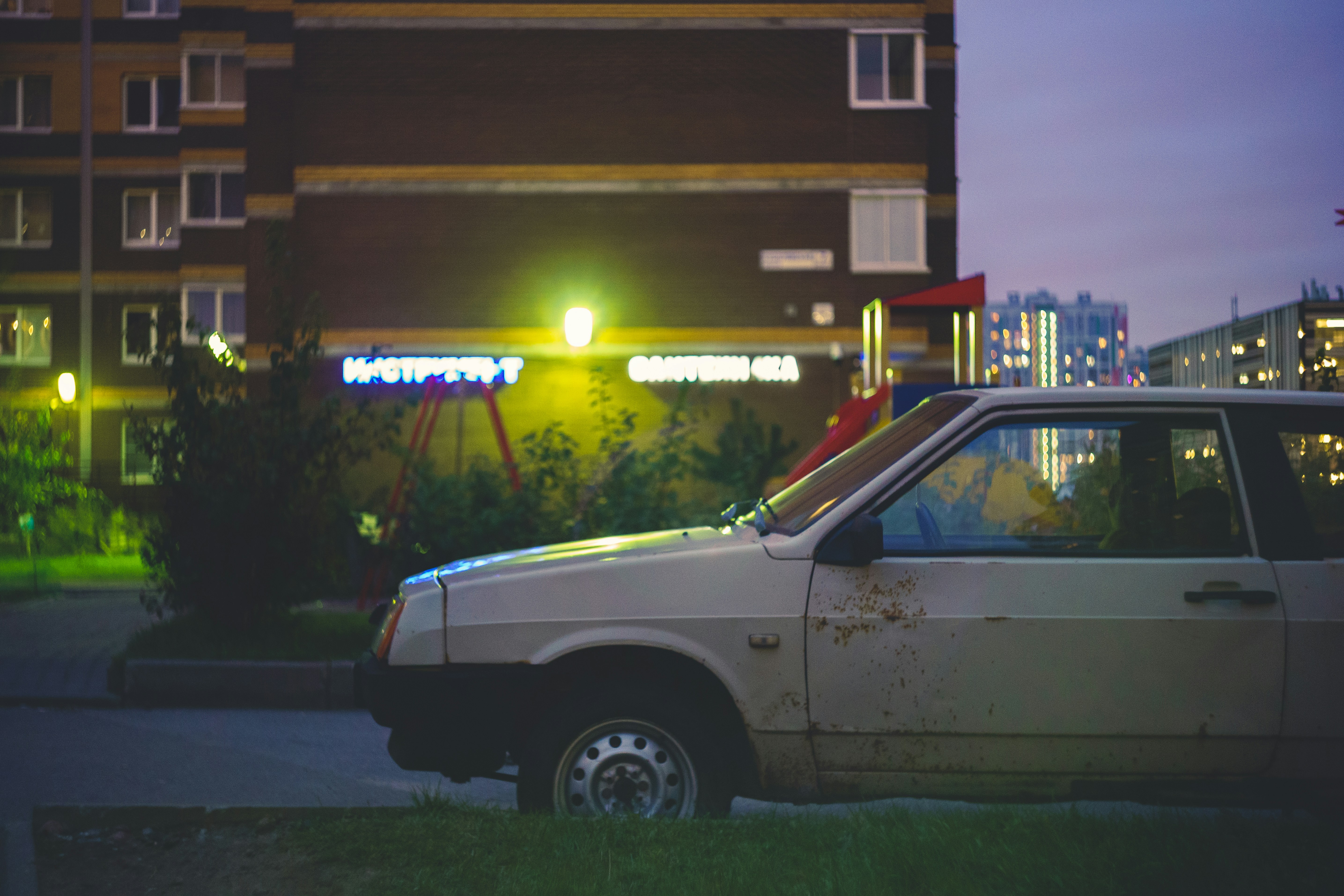 a dirty car parked on the side of the road (Photo by Red Shuheart on Unsplash)