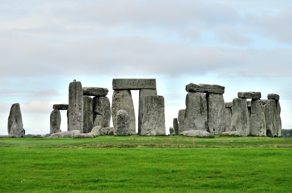 the stonehenge monument in the middle of a green field