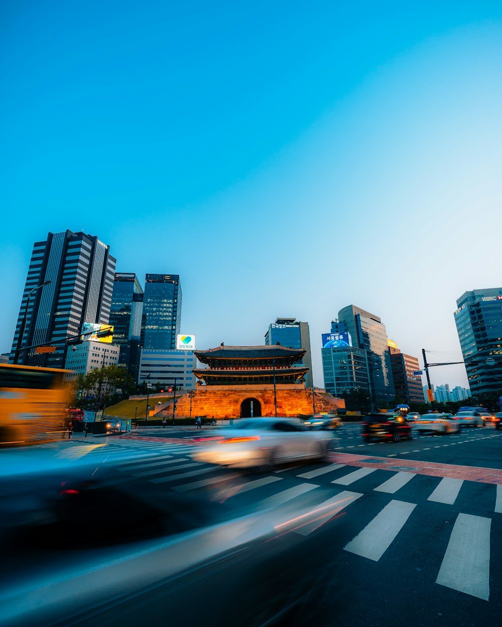 a blurry picture of a city street with a lot of tall buildings