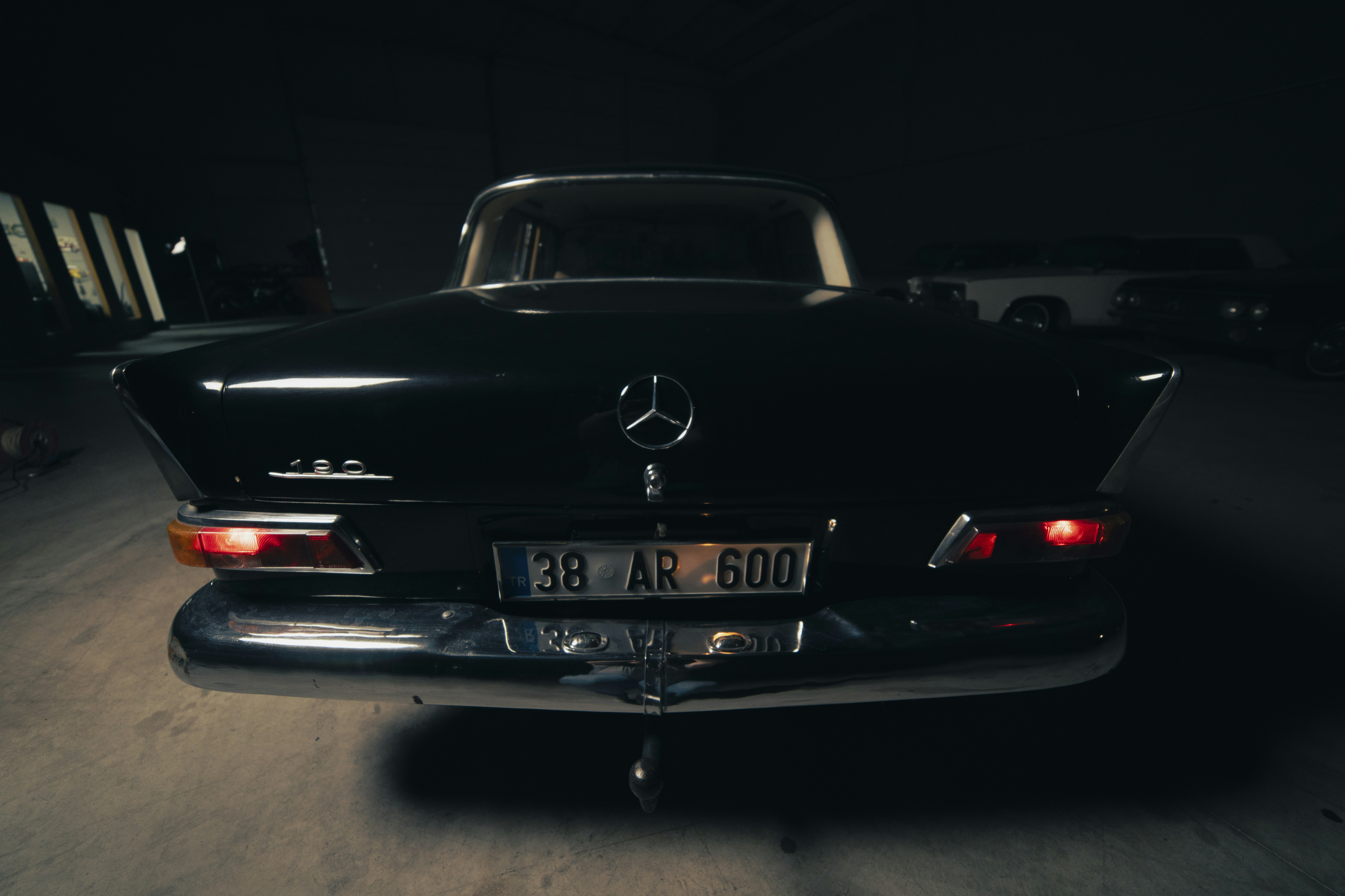 Mercedes Negro Clase De AMG G En La Moderna Sala De Exposición Interior  Foto editorial - Imagen de rejilla, coche: 397416206, image size:3000x2000