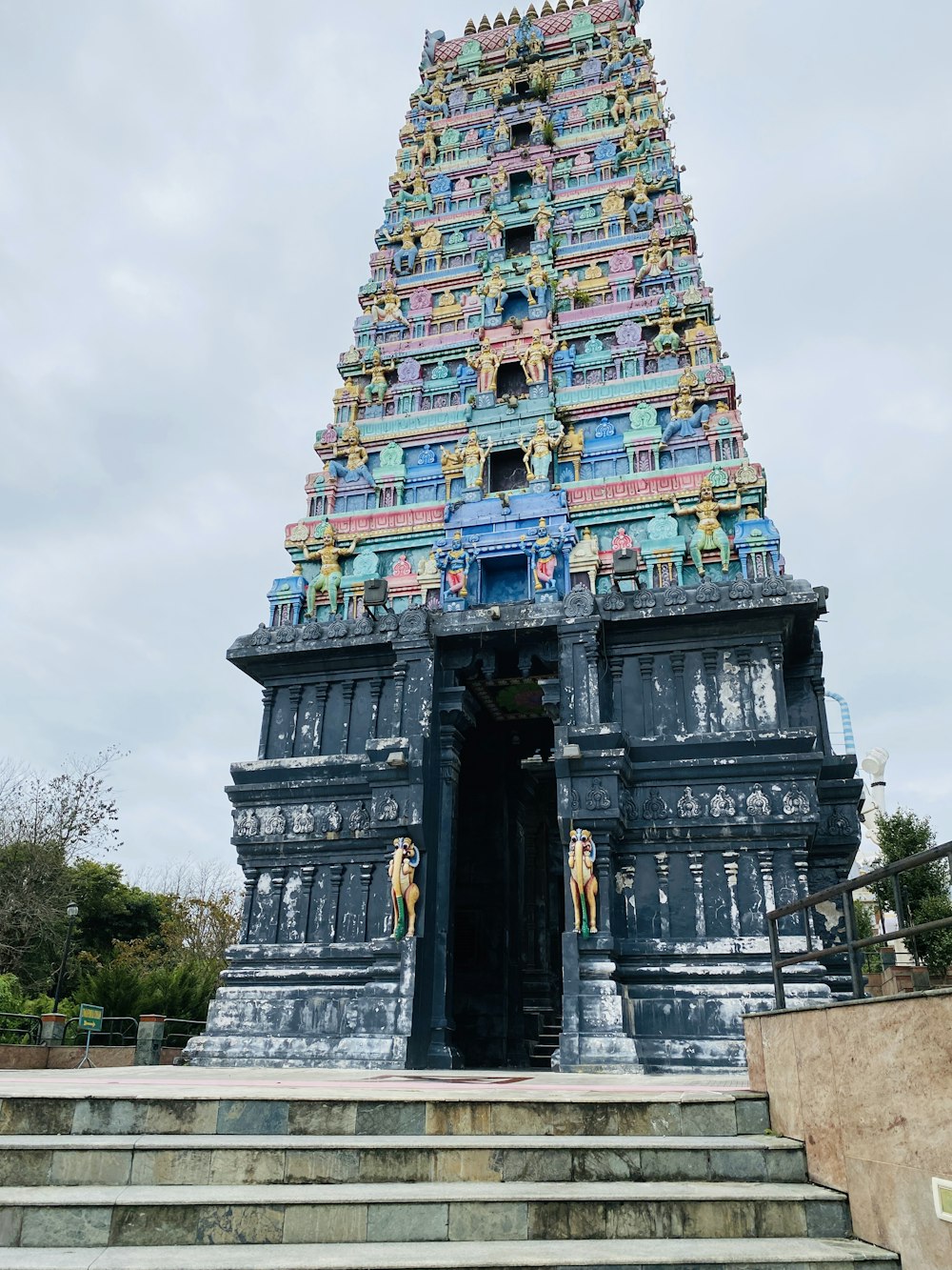 a very tall tower with statues on it's sides