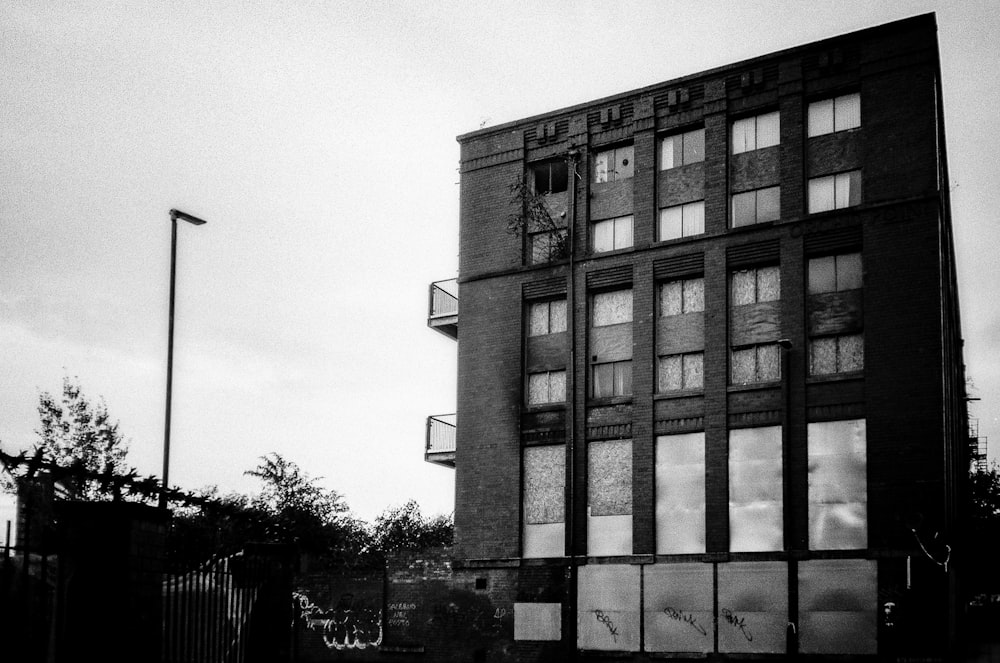 a black and white photo of a tall building