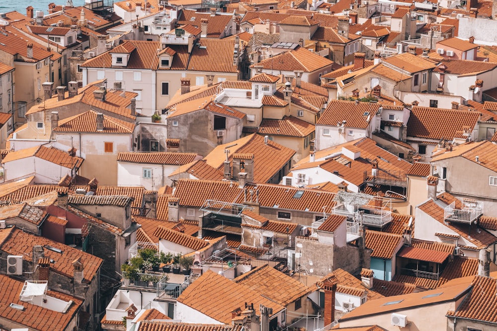 a large group of buildings that are next to each other