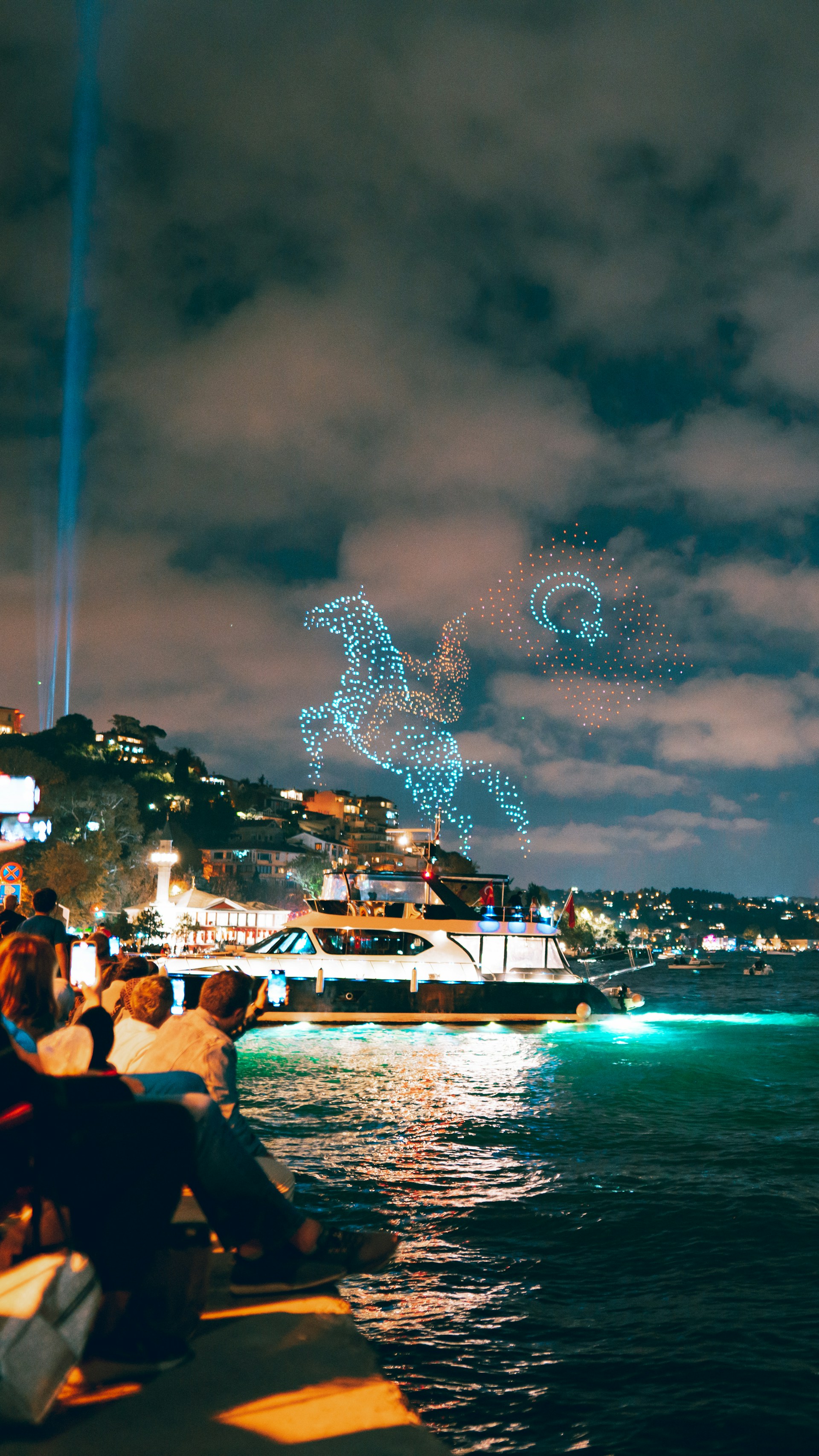 gray computer monitor