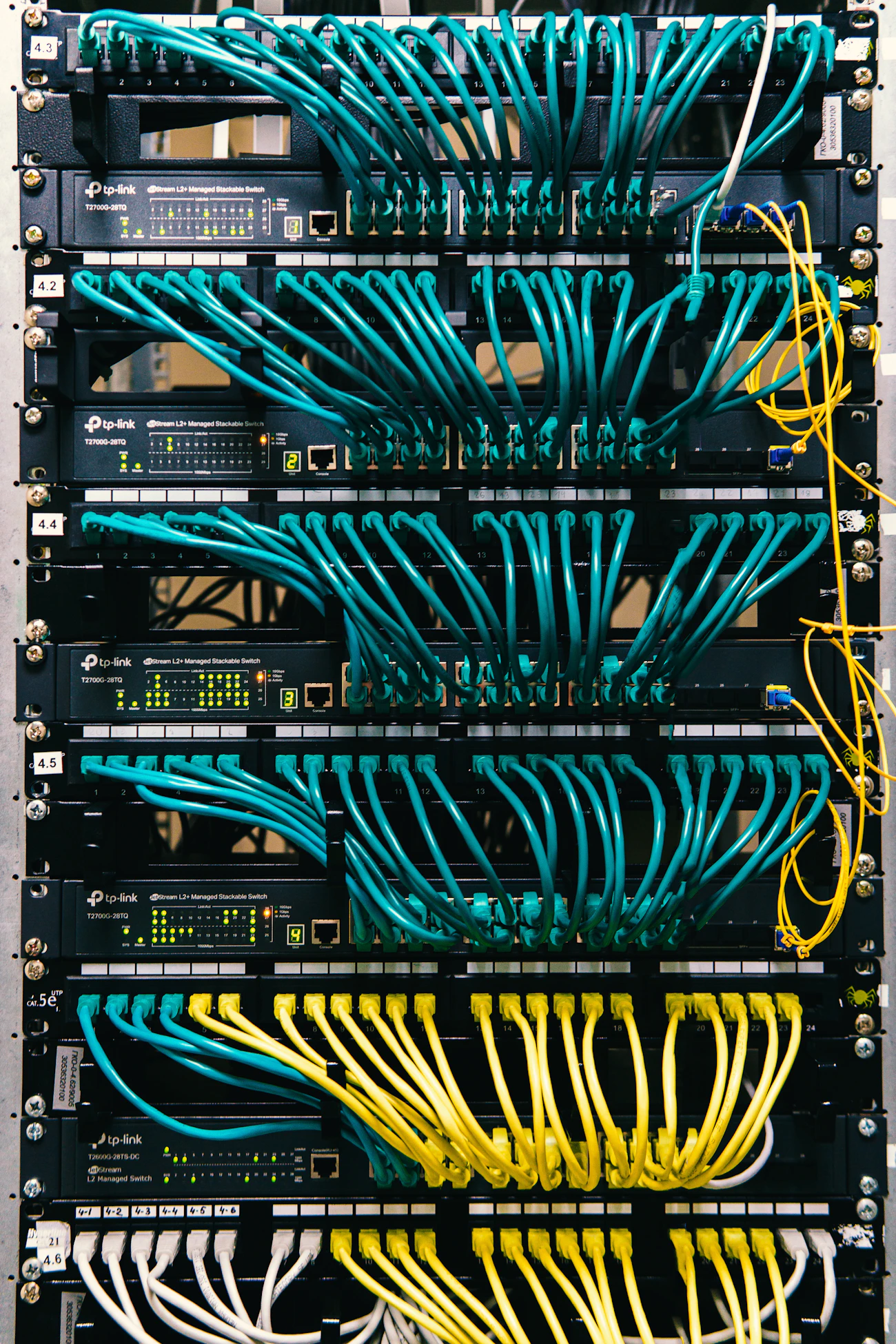 Network cabinet and structured cabling infrastructure
