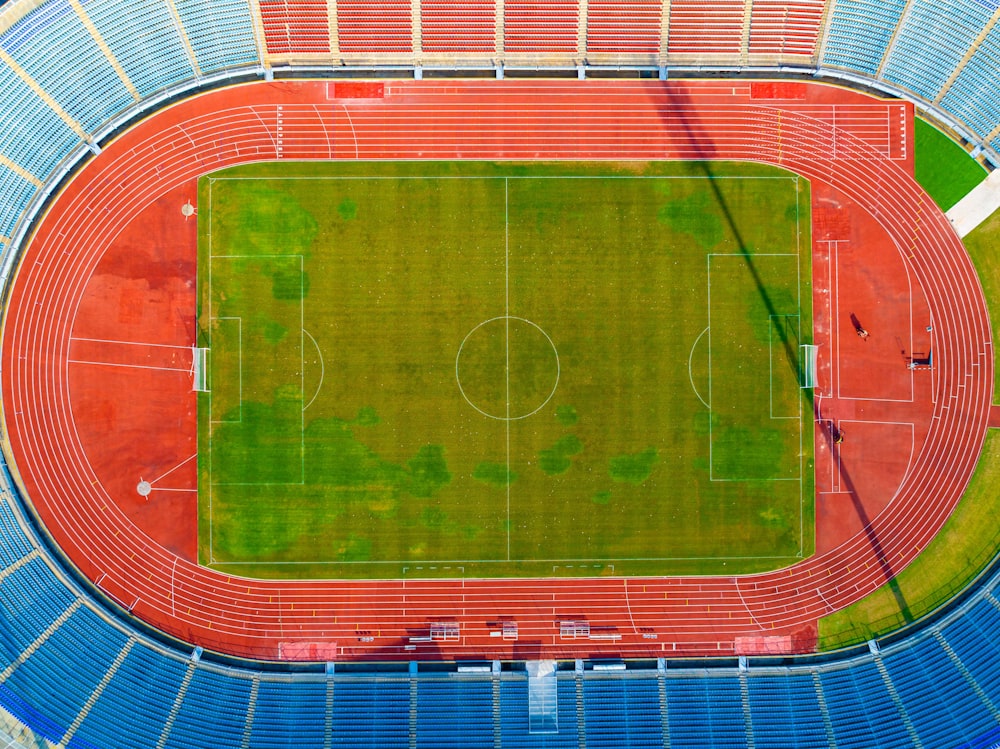スタジアムのサッカー場の航空写真