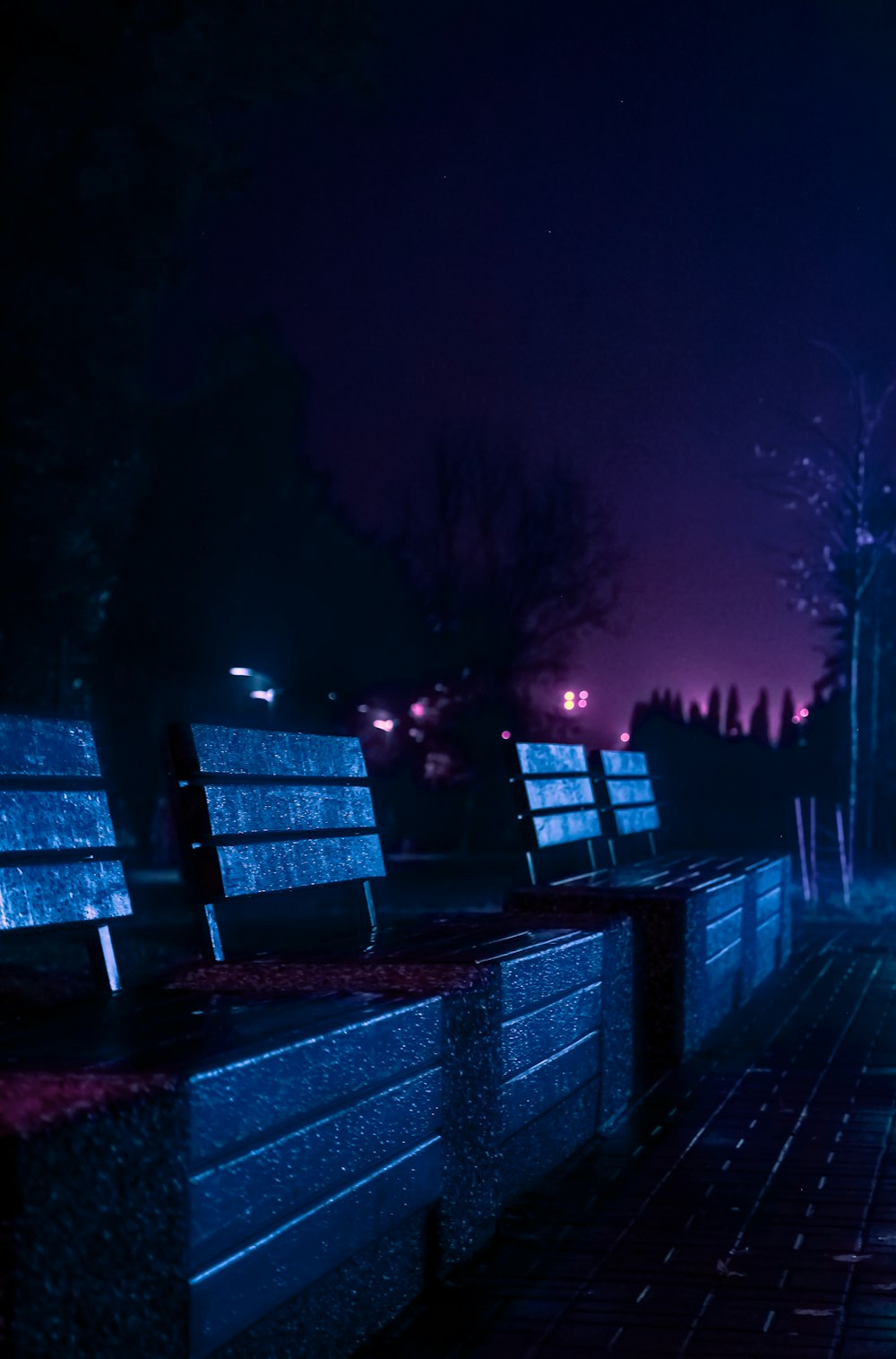 a row of wooden benches sitting next to each other