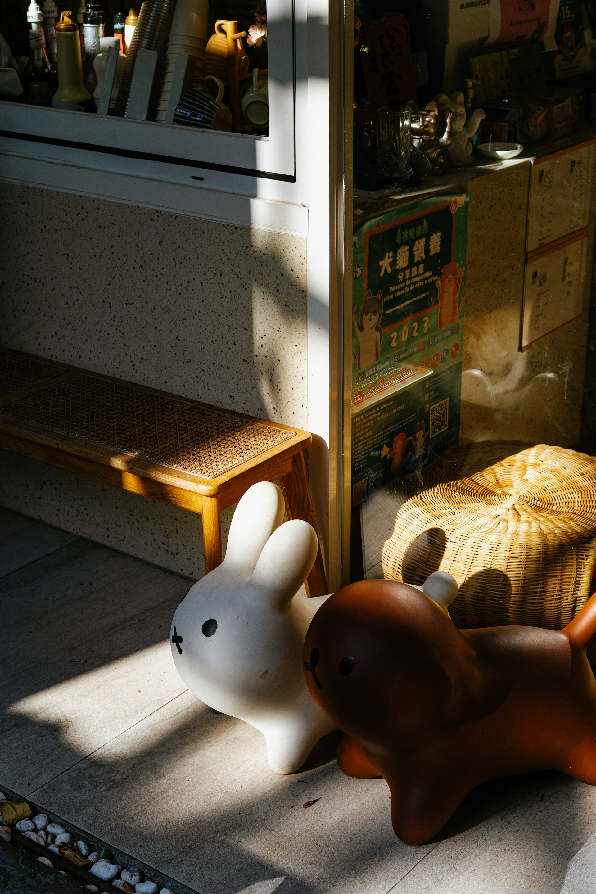 black and white bed linen