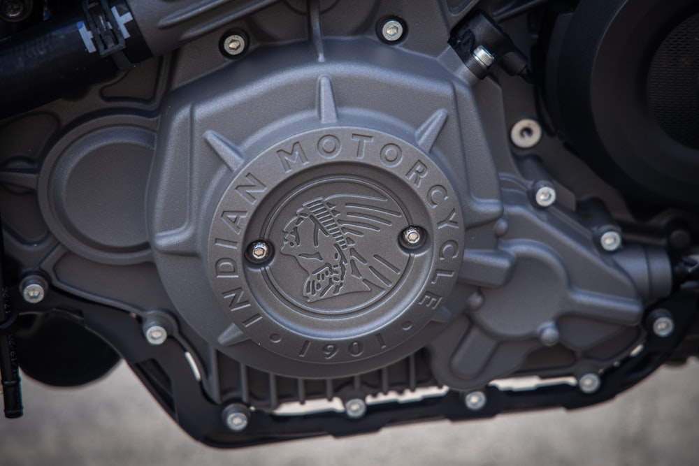 um close up do motor de uma motocicleta