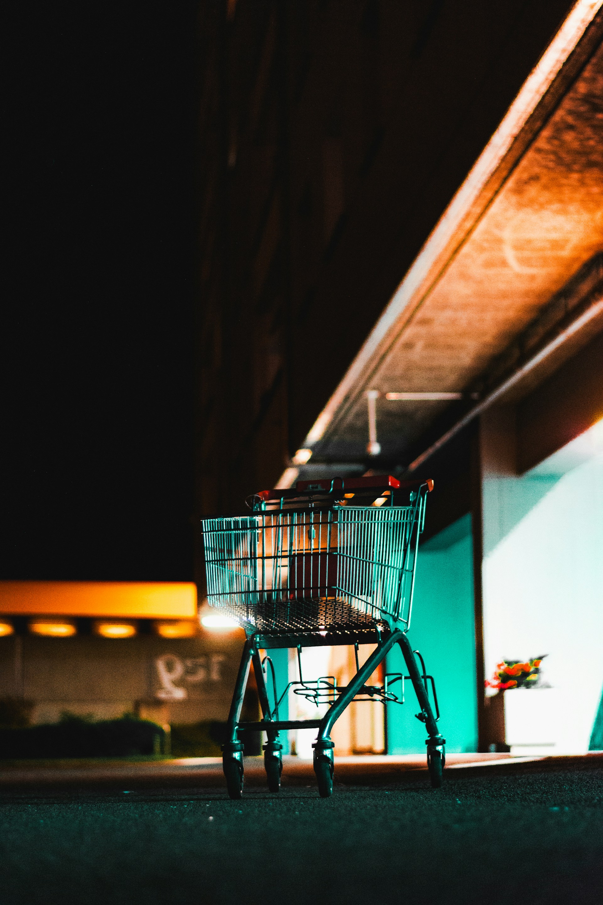 a shopping cart sitting in front of a building