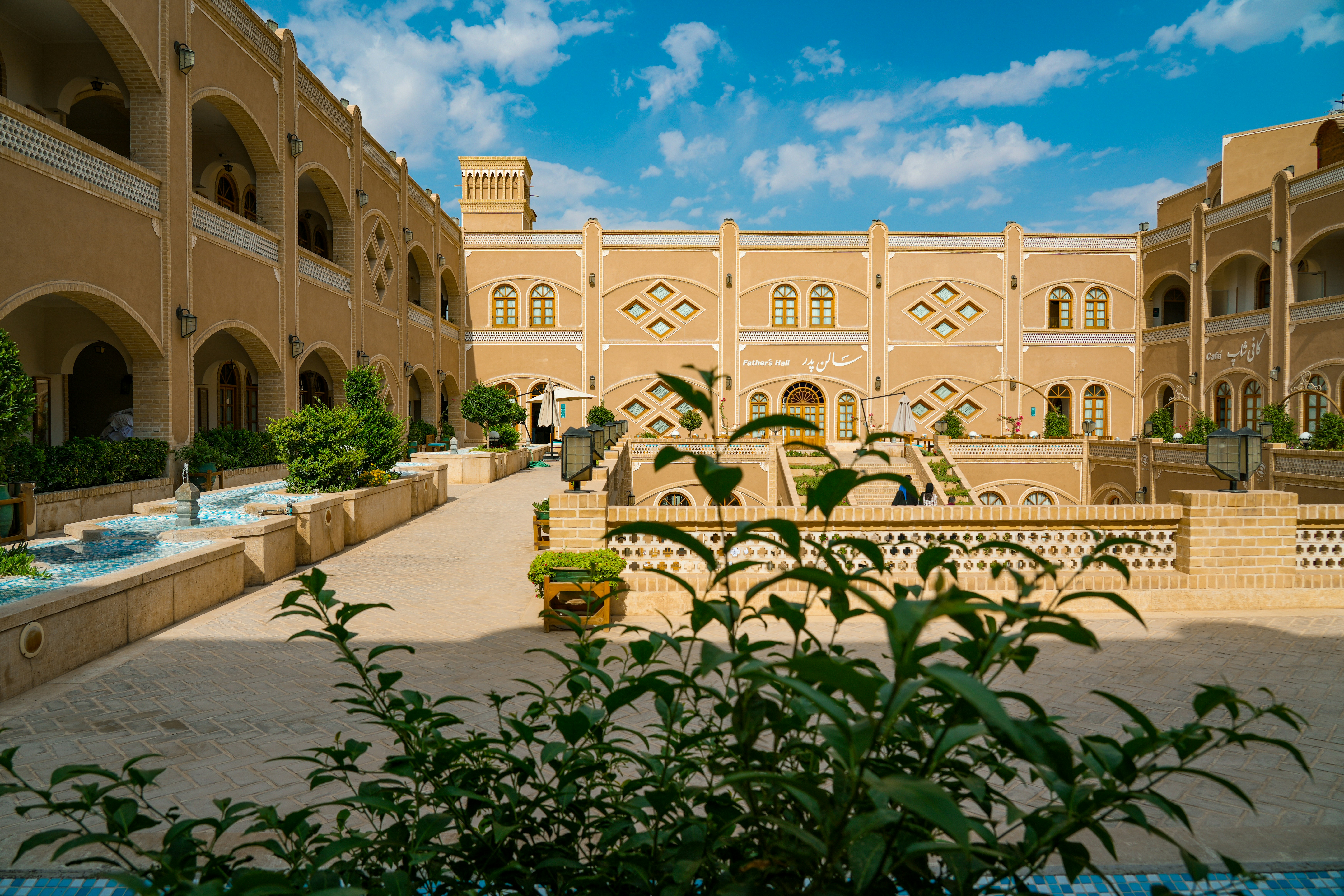 a courtyard with a fountain in the middle of it